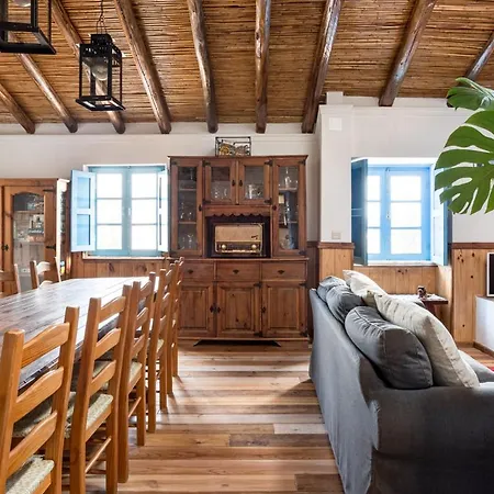 Altido Splendid Family House With Pool And Patio